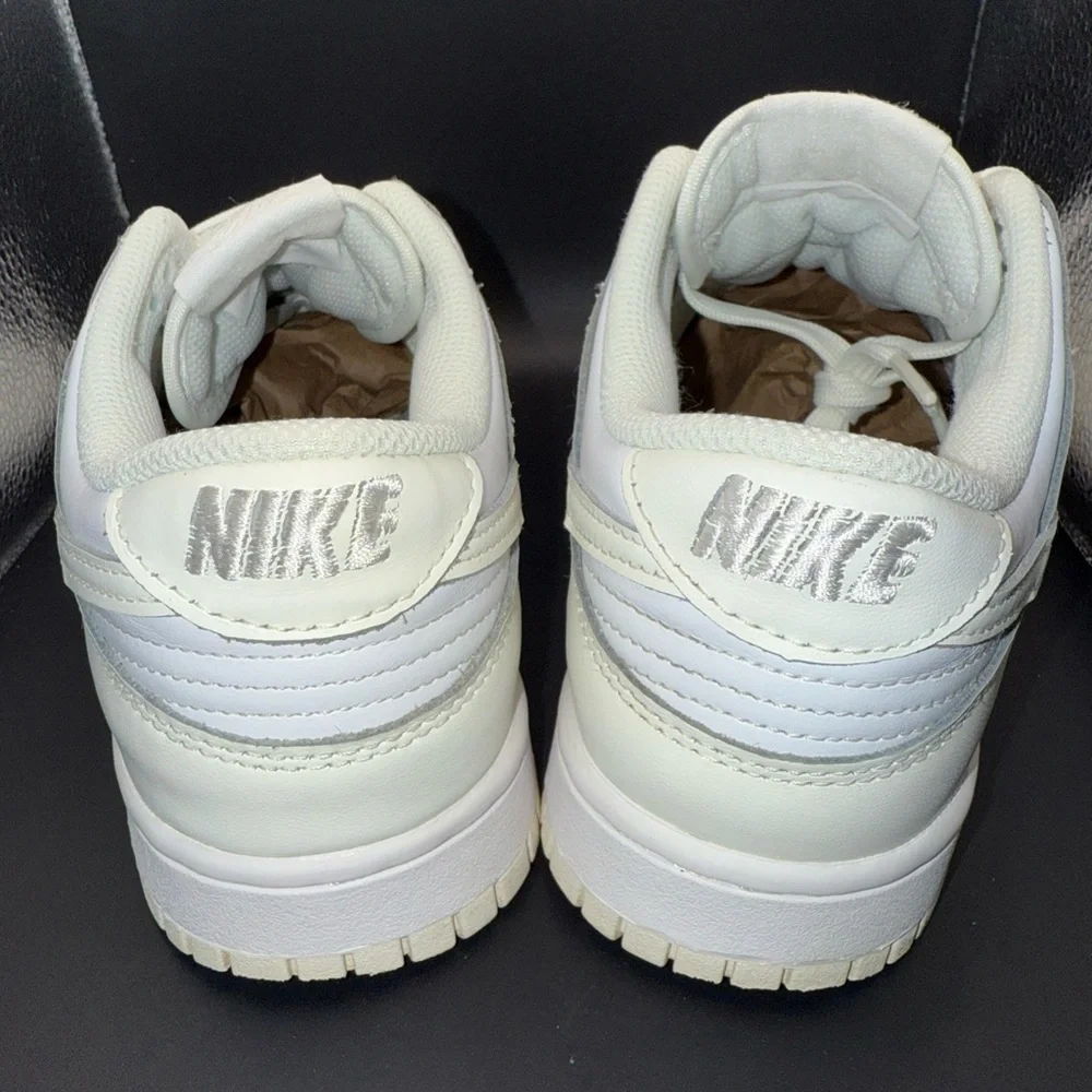 Nike Women's Sneakers - White